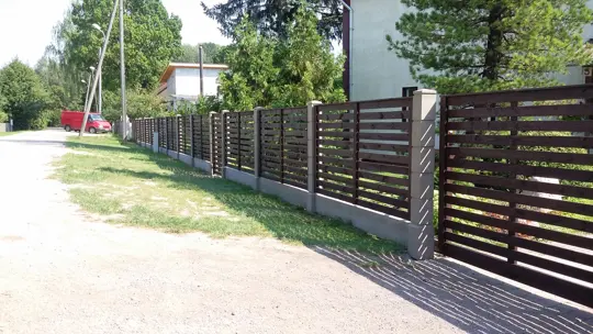 Horizontālie koka žogi — 23