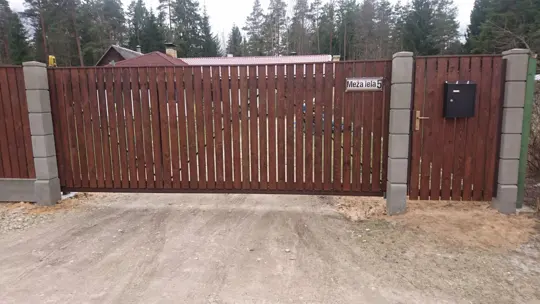 Vertikālie koka žogi — 6