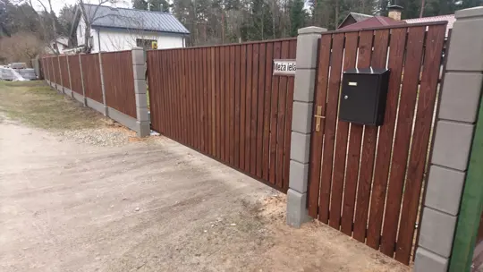 Vertikālie koka žogi — 8