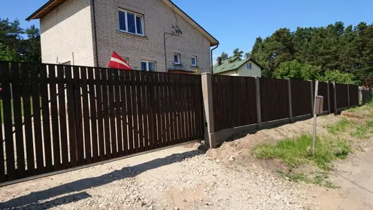 Vertikālie koka žogi — 14