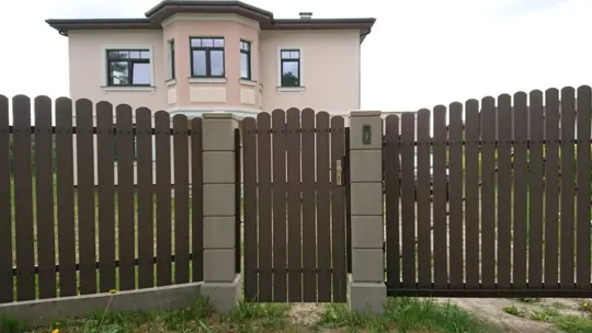 Vertikālie koka žogi — 20