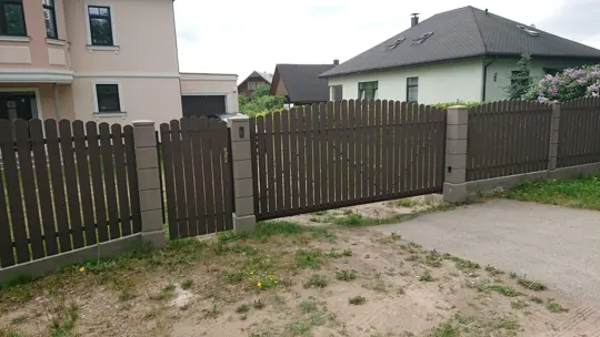 Vertikālie koka žogi — 24