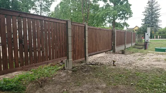 Vertikālie koka žogi — 27