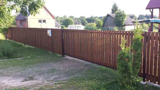 Vertikālie koka žogi — 45