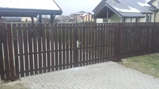 Vertikālie koka žogi — 60