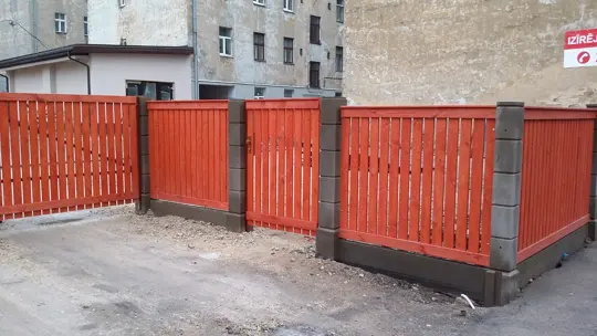 Vertikālie koka žogi — 70