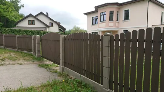 Vertikālie koka žogi — 84