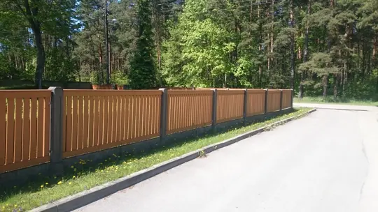 Vertikālie koka žogi — 95