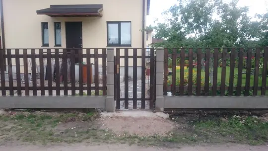 Vertikālie koka žogi — 99
