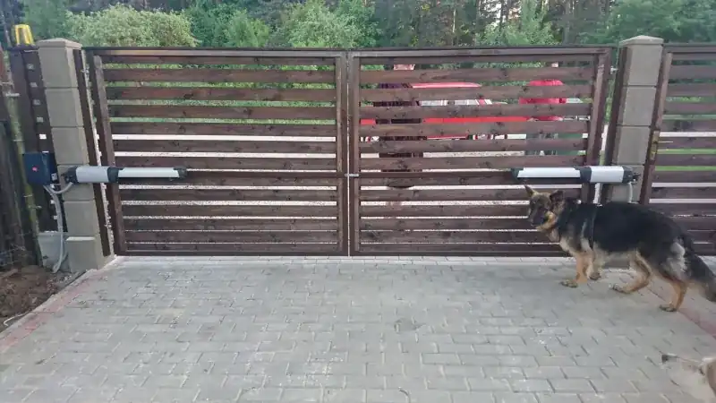 Swing gates