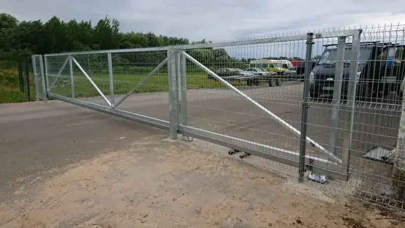Sliding gates